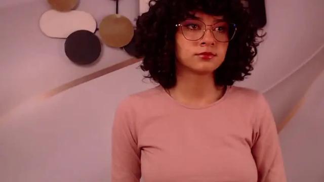 Image 2 of liah_golden Stream on Chaturbate on 17 months ago