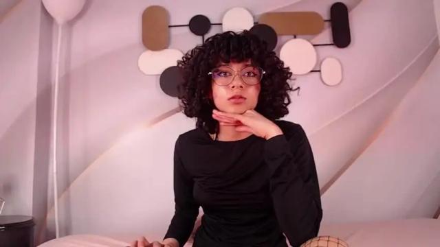 Image 4 of liah_golden Stream on Chaturbate on 17 months ago