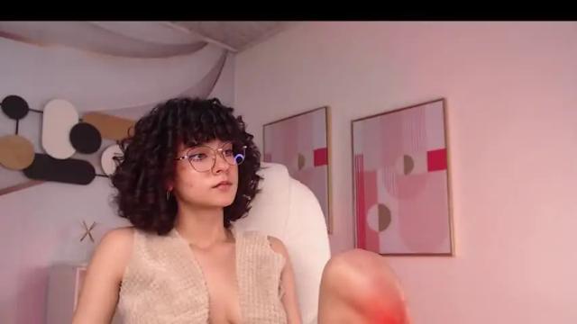 Image 12 of liah_golden Stream on Chaturbate on 17 months ago