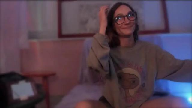 Image 3 of liahilton_ Stream on Chaturbate on 15 months ago