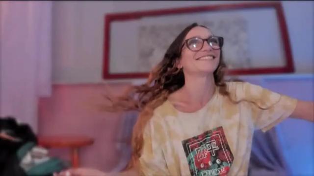 Image 7 of liahilton_ Stream on Chaturbate on 15 months ago