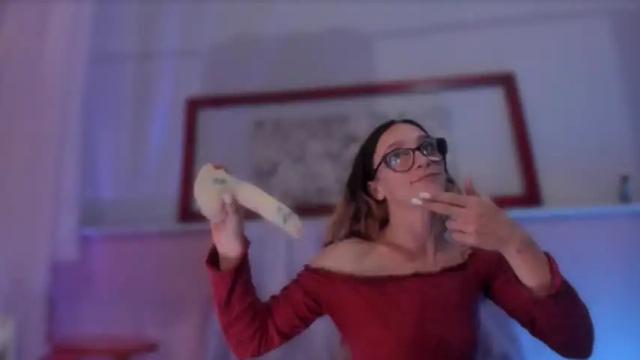 Image 11 of liahilton_ Stream on Chaturbate on 15 months ago