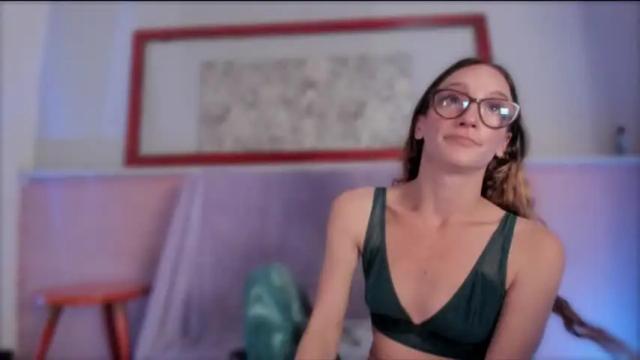 Image 7 of liahilton_ Stream on Chaturbate on 15 months ago