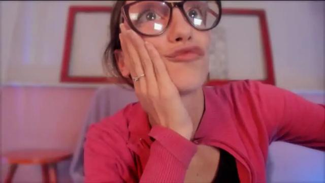 Image 12 of liahilton_ Stream on Chaturbate on 15 months ago
