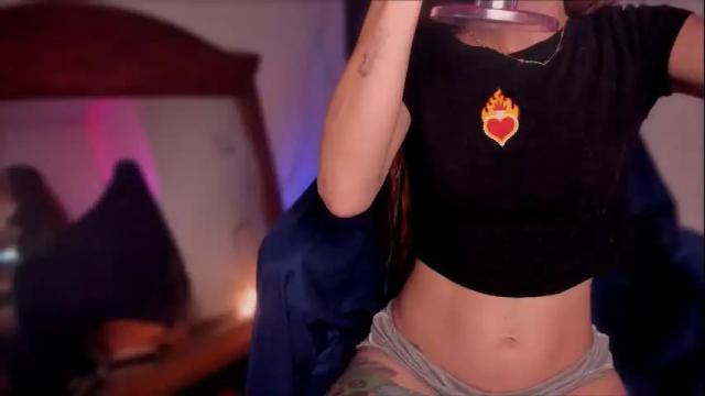 Image 12 of liahilton_ Stream on Chaturbate on 1 month ago