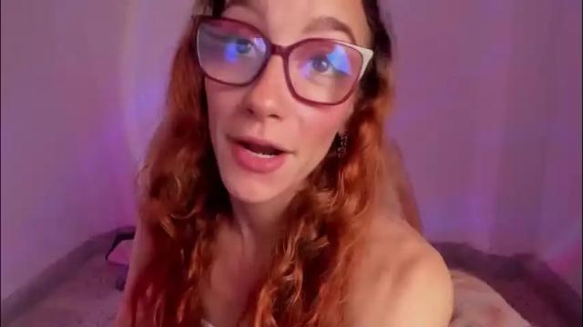 Image 11 of liahilton_ Stream on Chaturbate on 4 months ago