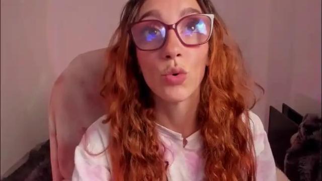 Image 11 of liahilton_ Stream on Chaturbate on 4 months ago