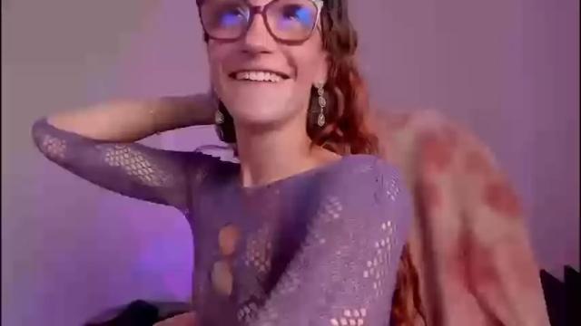 Image 3 of liahilton_ Stream on Chaturbate on 3 months ago