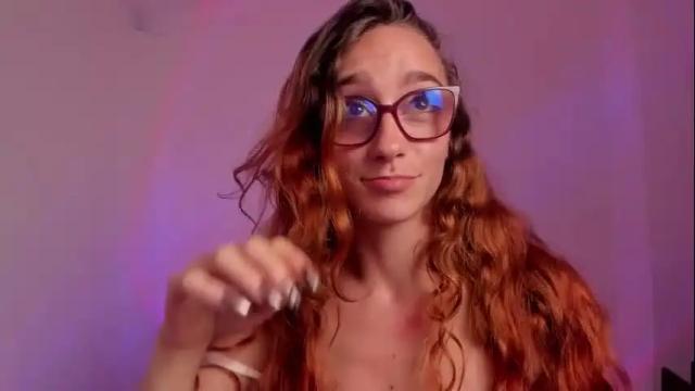 Image 3 of liahilton_ Stream on Chaturbate on 4 months ago