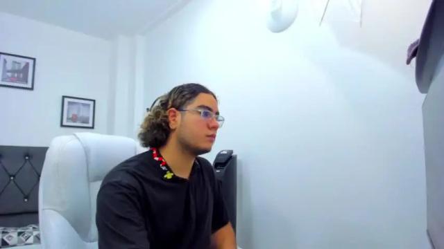 Image 2 of liam_hardin Stream on Chaturbate on 19 months ago