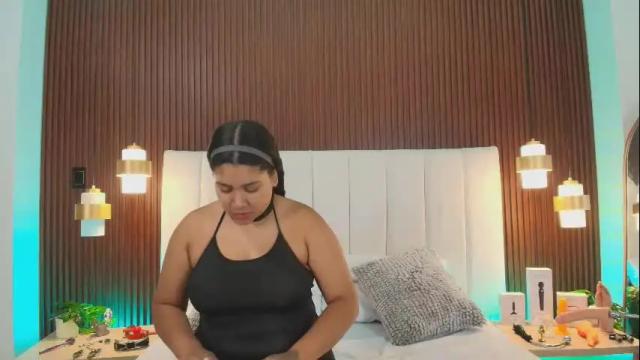 Image 2 of liana_asaff Stream on Chaturbate on 7 days ago