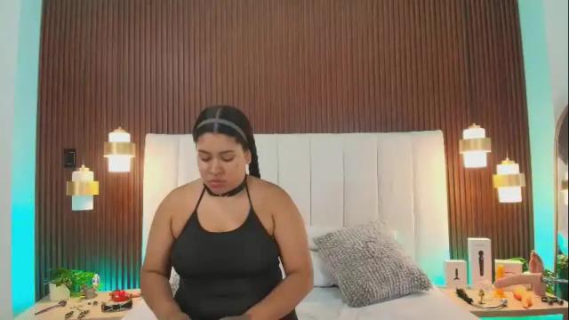 Image 3 of liana_asaff Stream on Chaturbate on 7 days ago