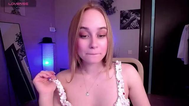 Image 3 of liana_bright Stream on Chaturbate on 27 days ago