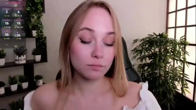 Image 3 of liana_bright Stream on Chaturbate on 23 days ago