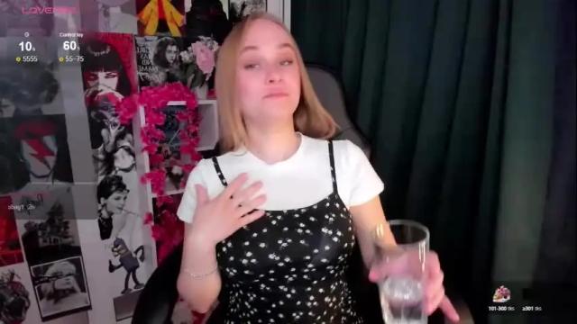 Image 7 of liana_bright Stream on Chaturbate on 11 days ago