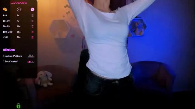 Image 6 of liana_kisses Stream on Chaturbate on 27 days ago