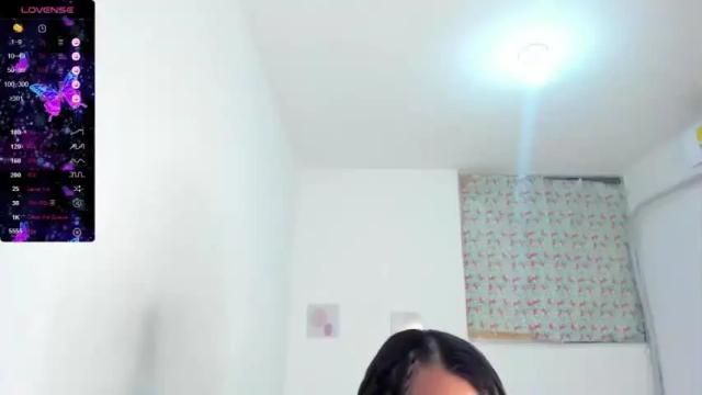 Image 3 of liana_ruiz Stream on Chaturbate on 23 months ago