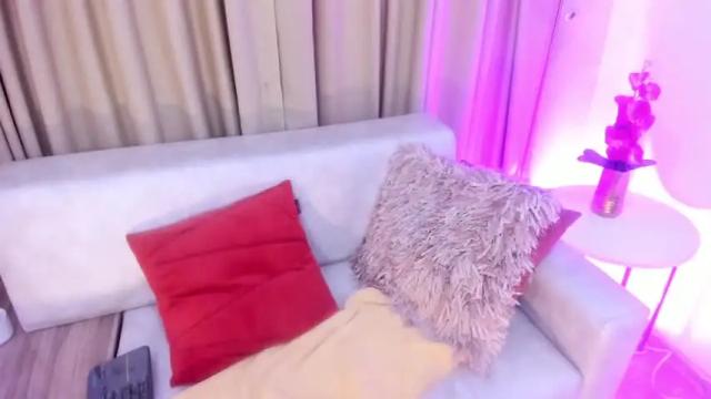 Image 11 of lianamoretti Stream on Chaturbate on 13 months ago