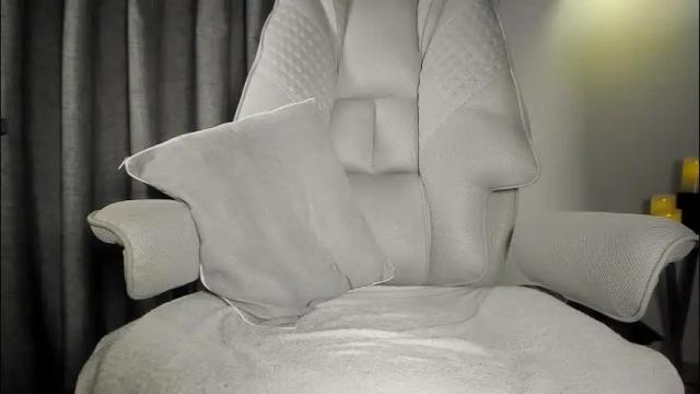 Image 10 of lianewhite Stream on Chaturbate on 1 month ago