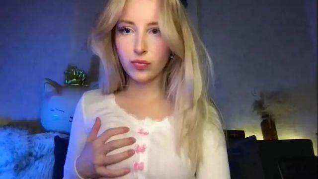 Image 4 of lierie Stream on Chaturbate on 16 days ago