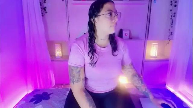 Image 2 of liiavega Stream on Chaturbate on 2 months ago