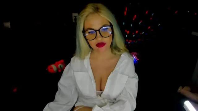 Image 10 of lika823 Stream on Chaturbate on 17 months ago