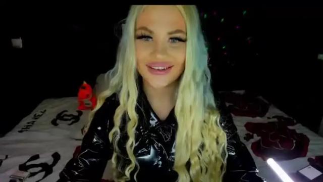 Image 6 of lika823 Stream on Chaturbate on 17 months ago