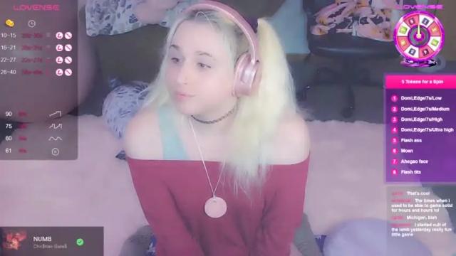 Image 2 of lil_alison_heart Stream on Chaturbate on 15 months ago