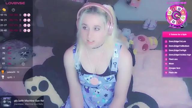 Image 4 of lil_alison_heart Stream on Chaturbate on 15 months ago