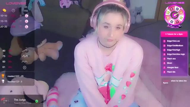 Image 3 of lil_alison_heart Stream on Chaturbate on 13 months ago