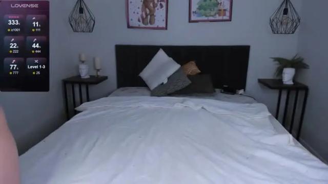 Image 10 of lil_amelie Stream on Chaturbate on 17 months ago