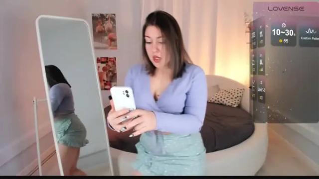 Image 2 of lil_amelie Stream on Chaturbate on 16 months ago