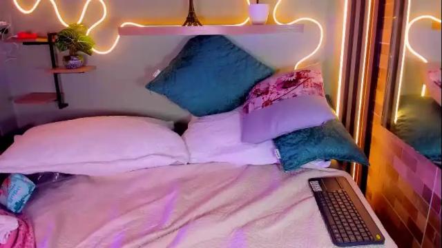 Image 3 of lil_cey Stream on Chaturbate on 3 months ago