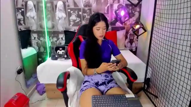 Image 4 of lil_cey Stream on Chaturbate on 2 months ago