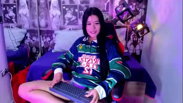 Image 2 of lil_cey Stream on Chaturbate on 1 month ago