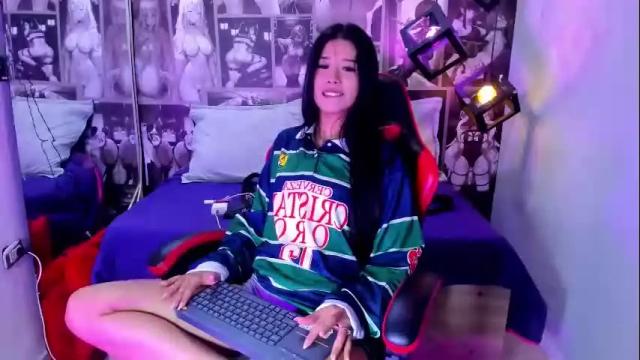 Image 3 of lil_cey Stream on Chaturbate on 1 month ago