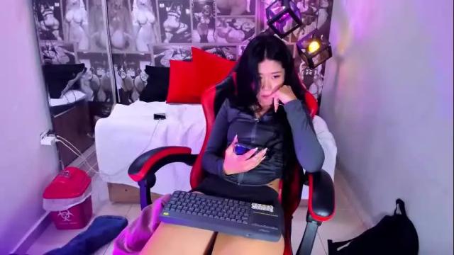 Image 3 of lil_cey Stream on Chaturbate on 1 month ago