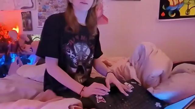 Image 3 of lil_gem Stream on Chaturbate on 13 months ago