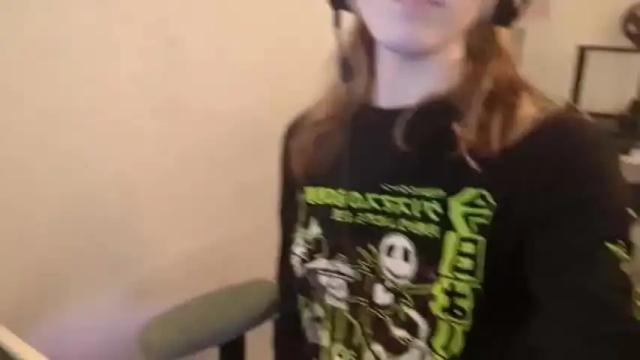 Image 4 of lil_gem Stream on Chaturbate on 13 months ago