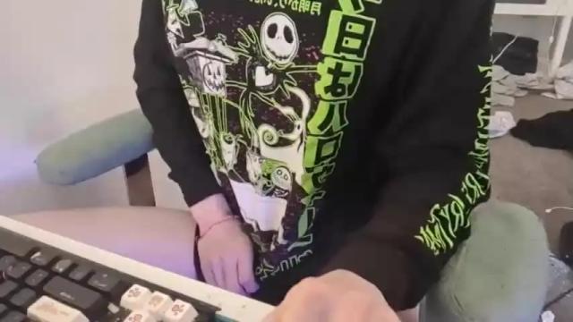 Image 6 of lil_gem Stream on Chaturbate on 13 months ago