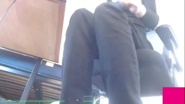 Image 2 of lil_gem Stream on Chaturbate on 2 months ago