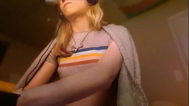 Image 10 of lil_gem Stream on Chaturbate on 2 months ago