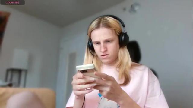 Image 2 of lil_gem Stream on Chaturbate on 2 months ago