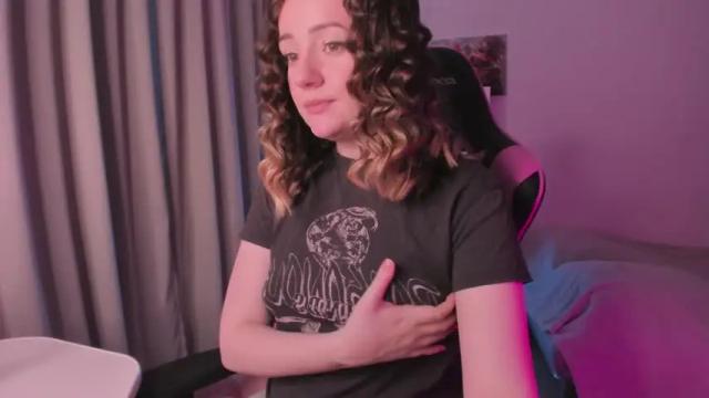 Image 2 of lil_happiness Stream on Chaturbate on 15 months ago
