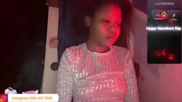 Image 3 of lil_momma422 Stream on Chaturbate on 14 months ago