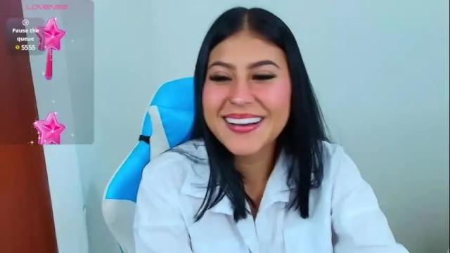 Image 3 of lil_star_ Stream on Chaturbate on 6 months ago