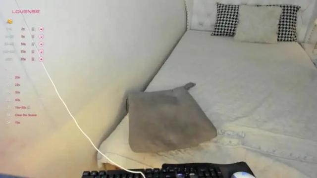 Image 11 of lilbaddiebaexx Stream on Chaturbate on 13 months ago