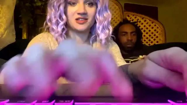 Image 11 of lilbunnyandgreen Stream on Chaturbate on 17 months ago