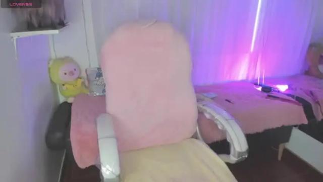 Image 3 of lilcandy_ Stream on Chaturbate on 16 months ago