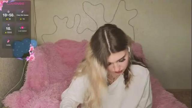 Image 2 of lilhornyprincess Stream on Chaturbate on 23 days ago